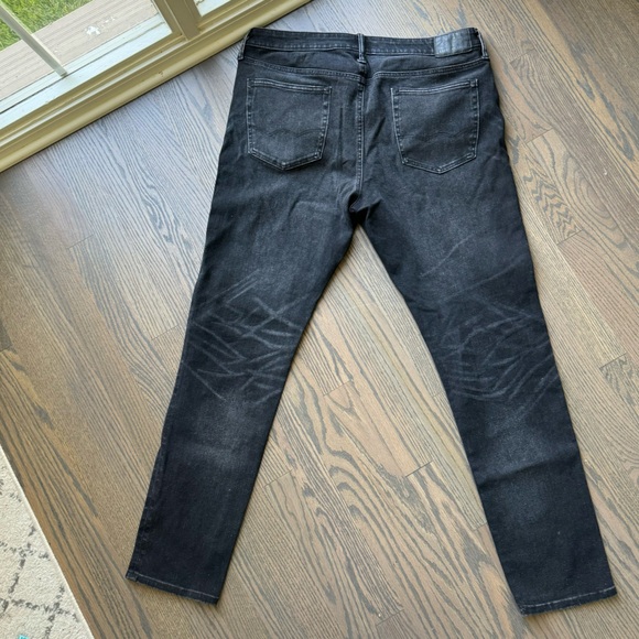 Preowned - Men’s American Eagle AirFlex 360 Black Distressed Jeans. Size 36 x 32 - Picture 6 of 8